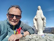 55 Alla bella bianca Madonnina (CAI-Alzano) del Costone (1195 m) che posso vedere da casa (Zogno)